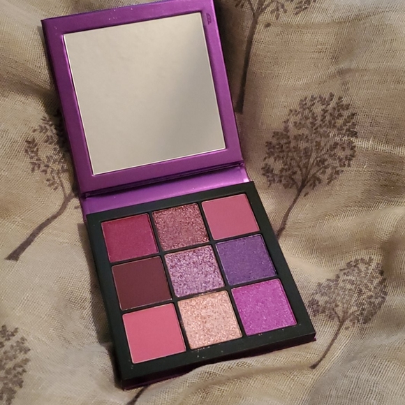 Makeup - Picture 3 of 4